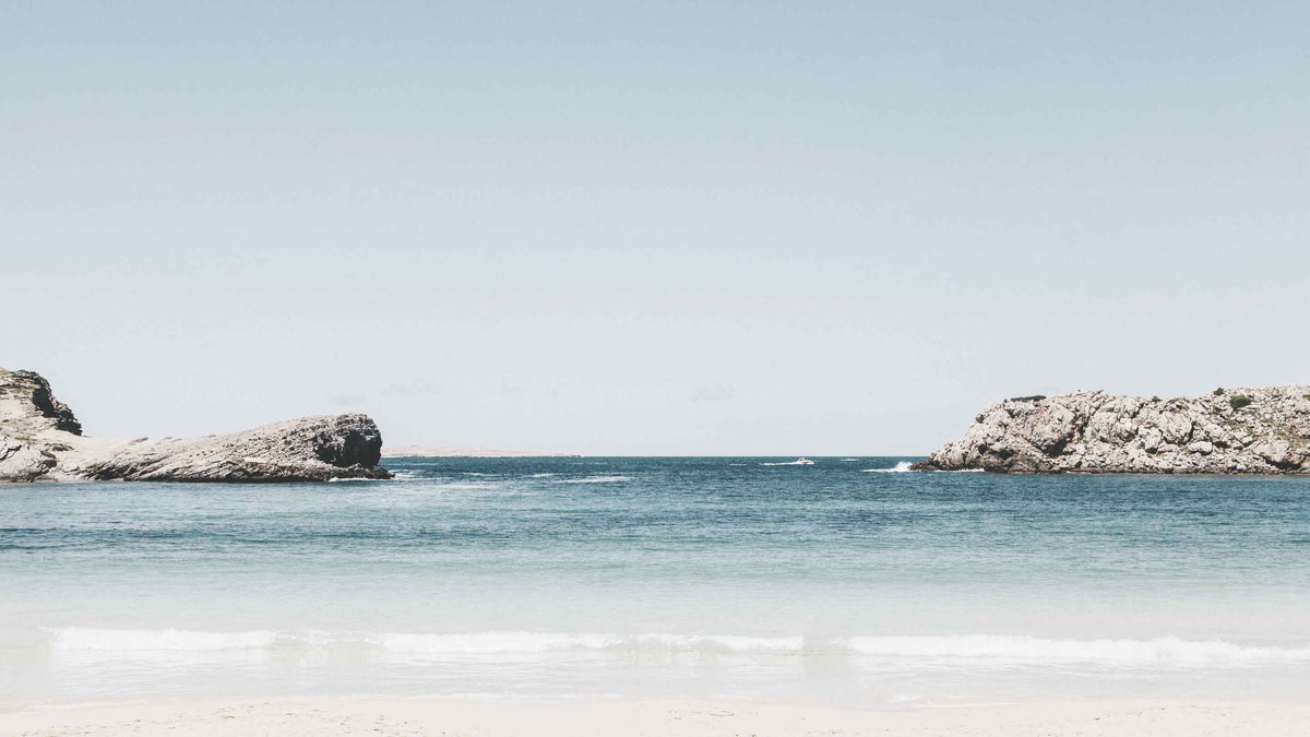 An example of what the ocean looks like when viewed through standart lenses